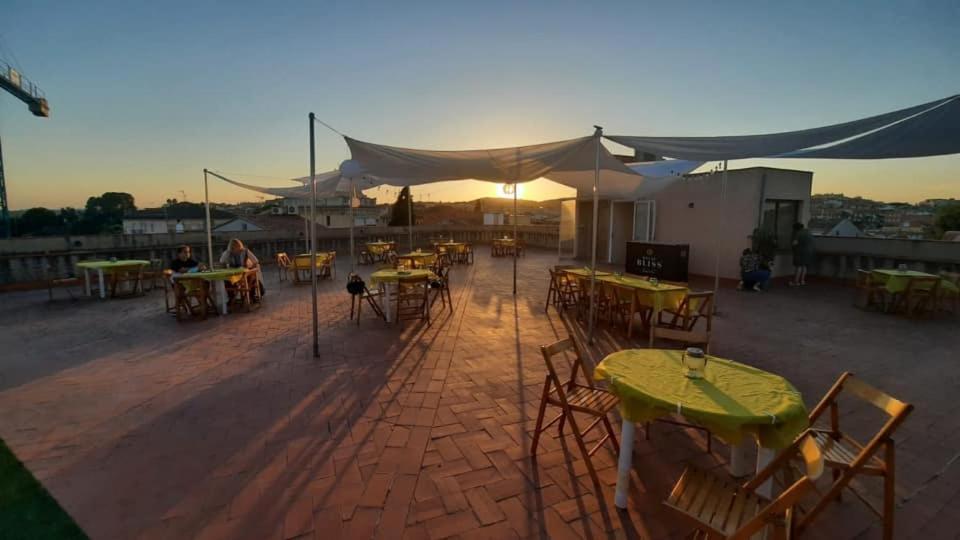 Hotel Fonda Neus Sant Sadurní dʼAnoia Exterior foto