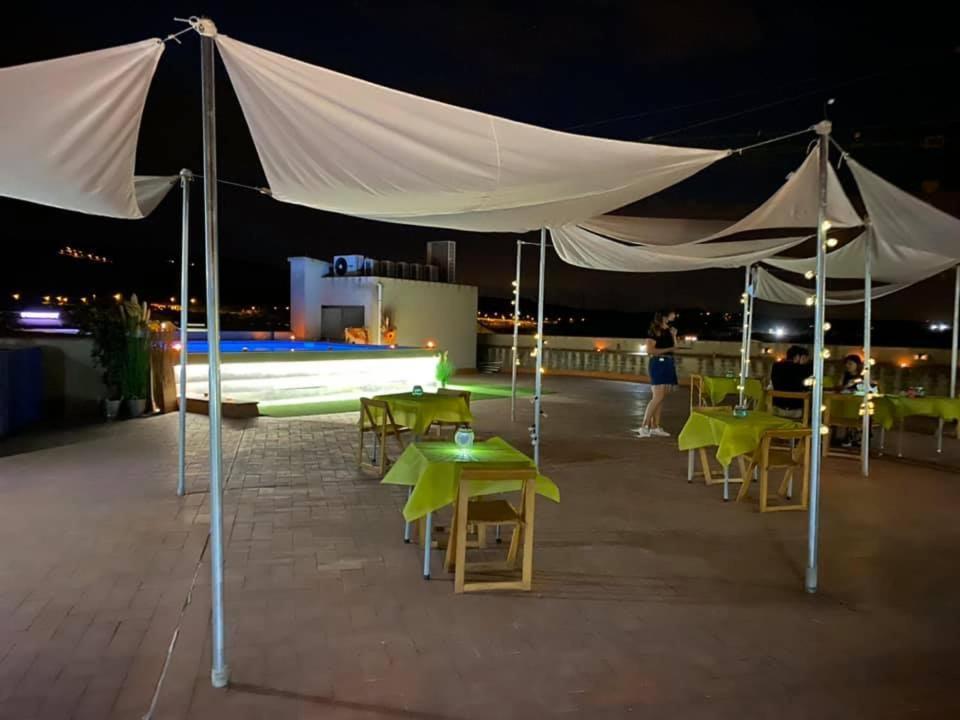 Hotel Fonda Neus Sant Sadurní dʼAnoia Exterior foto