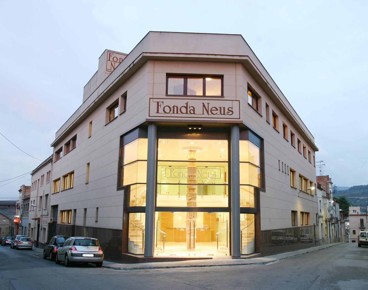 Hotel Fonda Neus Sant Sadurní dʼAnoia Exterior foto