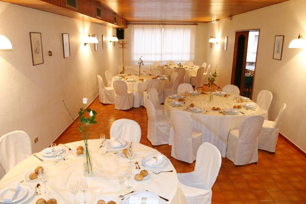 Hotel Fonda Neus Sant Sadurní dʼAnoia Exterior foto